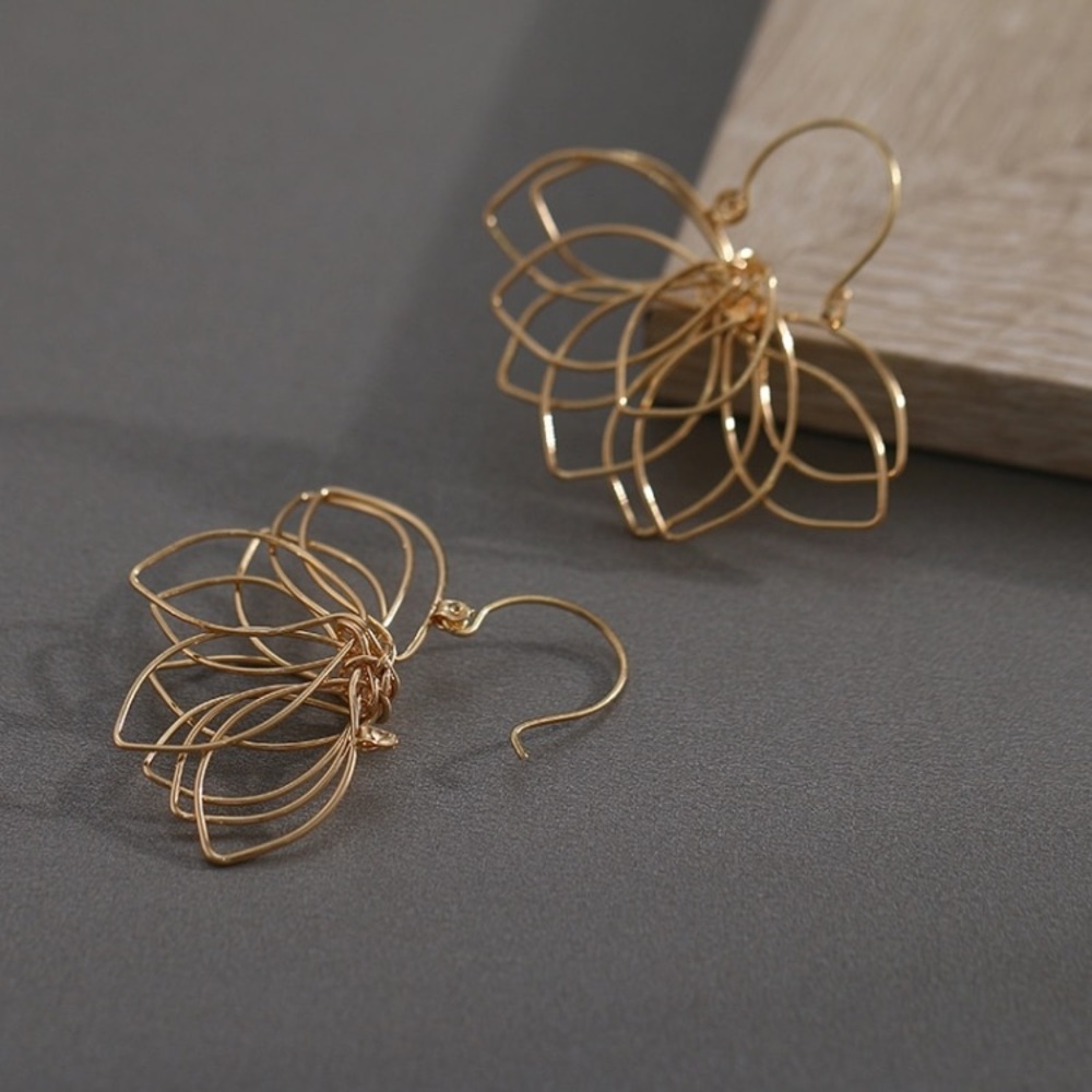 🌺 2/$24 3-D Lotus Earrings 🌺 - Picture 3 of 4